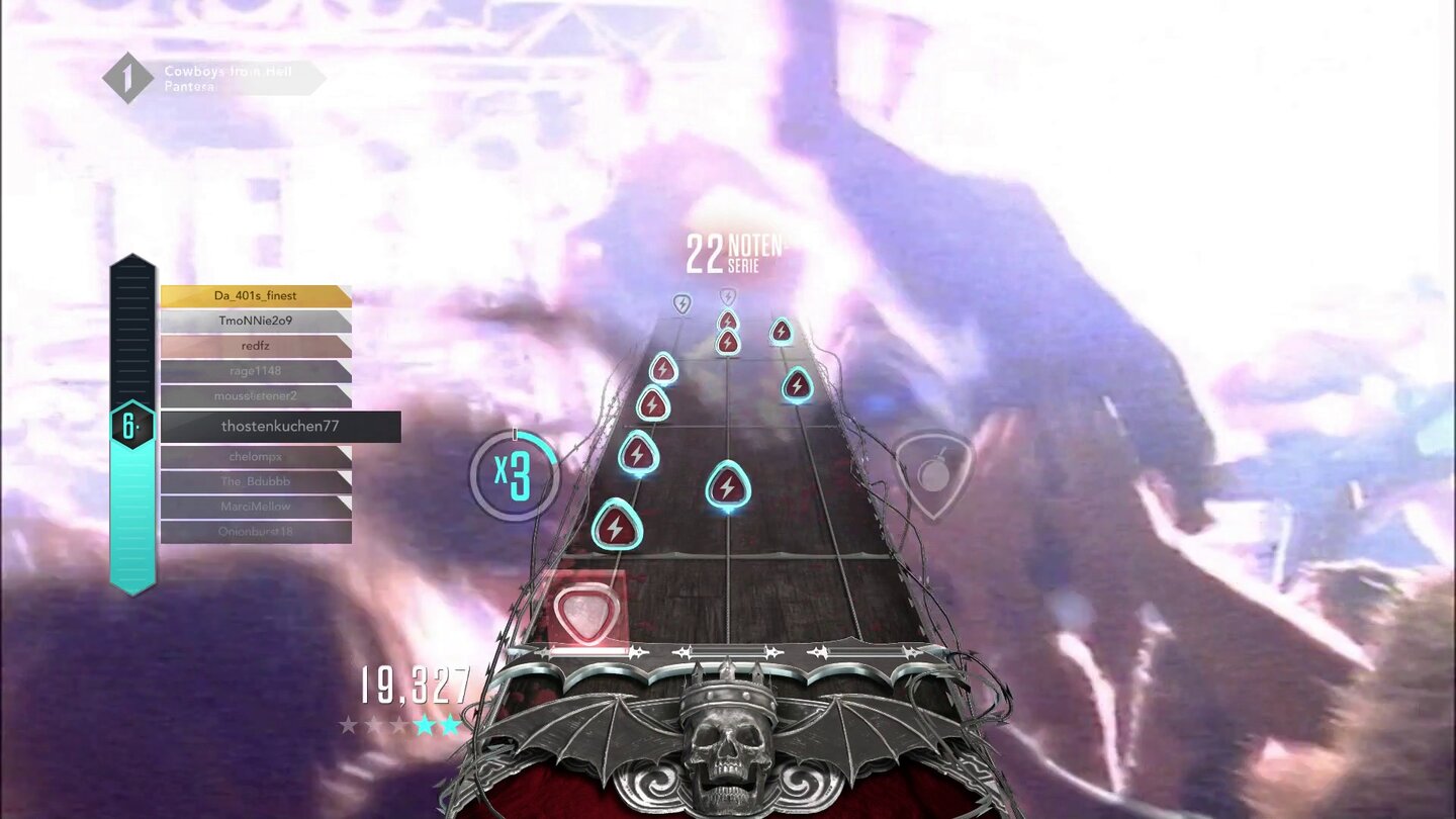 Guitar Hero LiveCowboys from Hell von Pantera ist wieder mal einer der schwierigsten Songs – zum Glück gibt es für Weicheier die mächtigen Power-Ups.