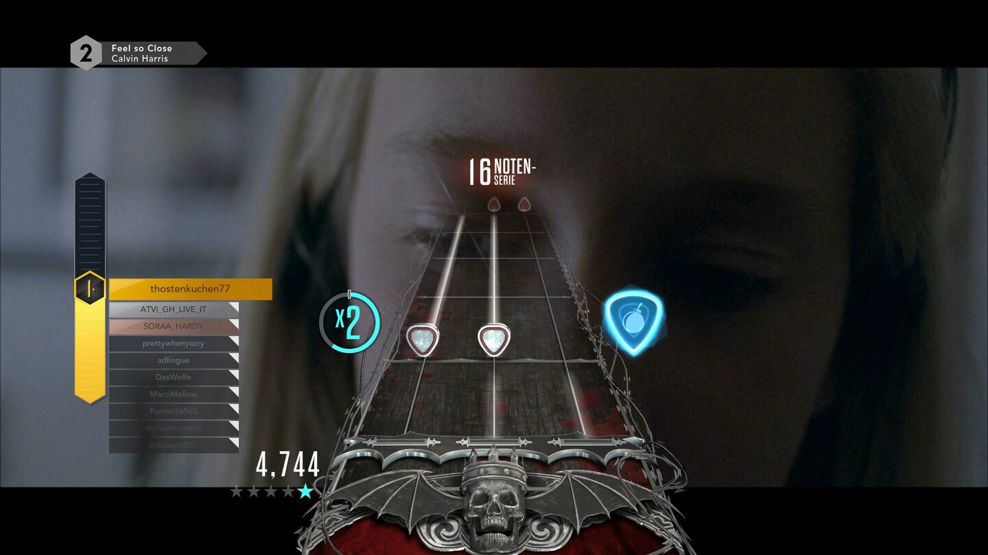 Guitar Hero LiveIm Online-Modus zeigt eine Rangliste am linken Bildrand, wie wir uns im Vergleich zu Freunden und anderen Spielern schlagen.