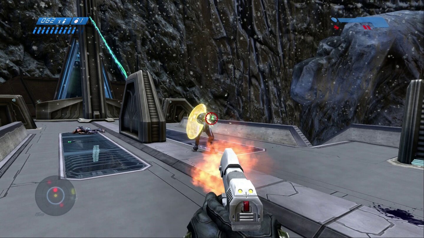 Halo: The Master Chief CollectionJeder Gegner braucht eine spezielle Taktik. Schakale schützen sich zum Beispiel mit einem Schild, der erst weggeballert werden muss.