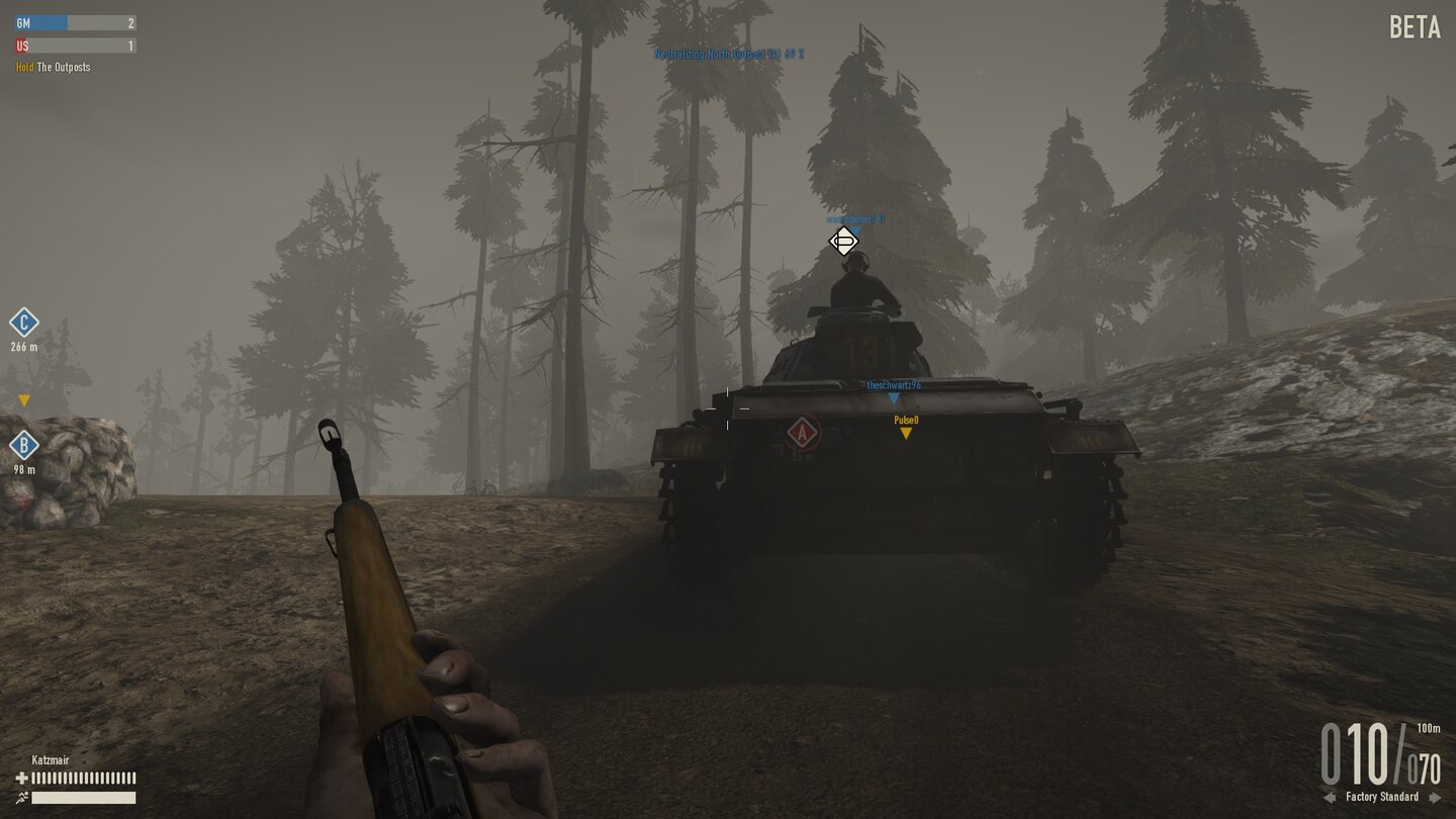 Heroes & GeneralsHinter einem Panzer ist es immer sicherer als davor.
