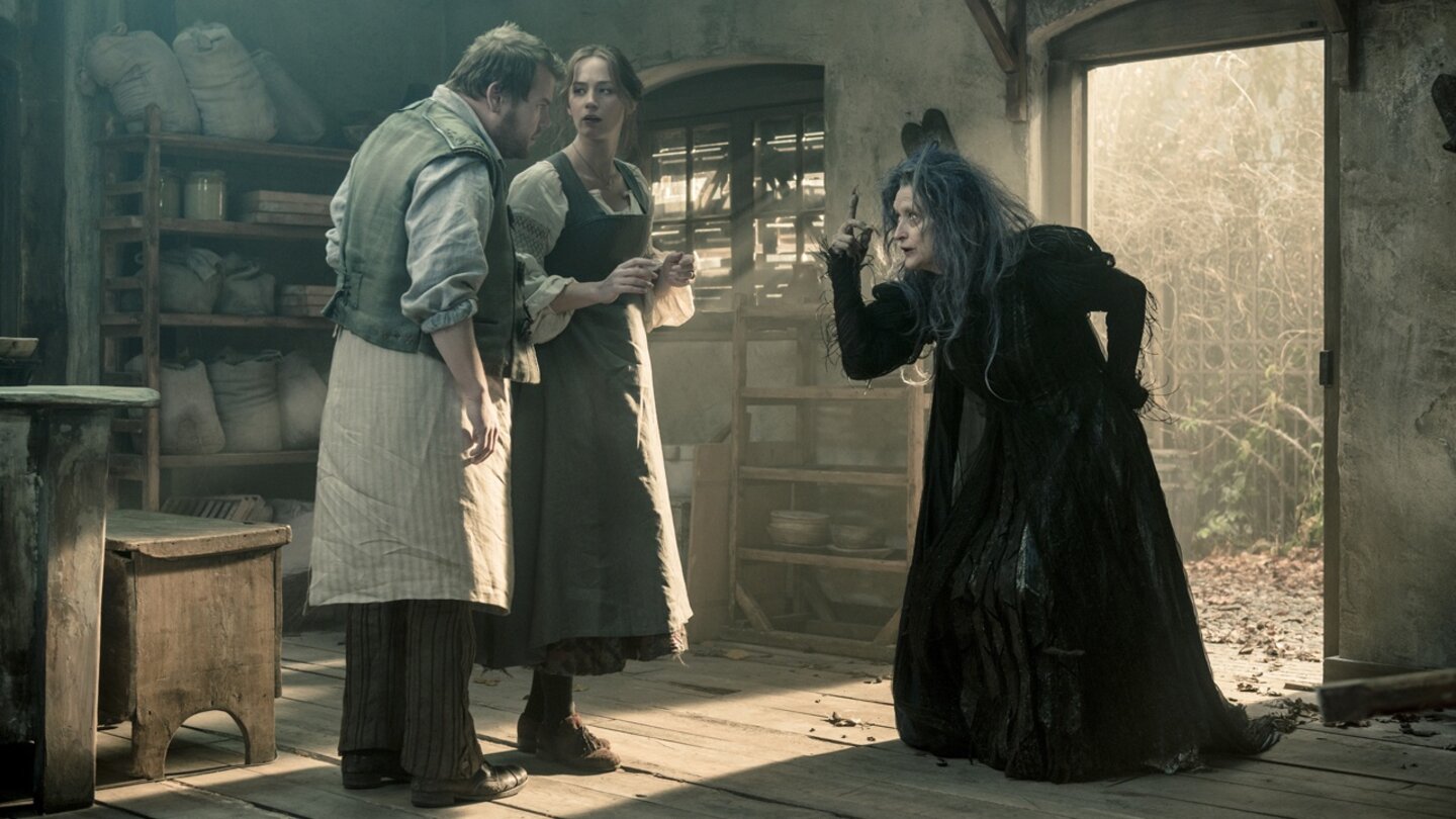 Into the WoodsSollen sich die beiden armen Bäckersleute (Emily Blunt und James Corden) auf die Hexe (Meryl Streep) einlassen?
