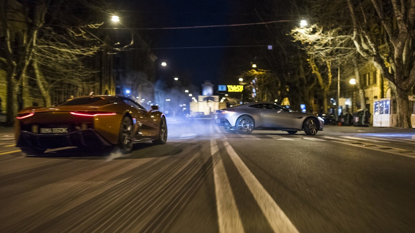 James Bond 007: SpectreStraßenrennen mit schnellen Autos gefällig? Bond wird zu Need for Speed.