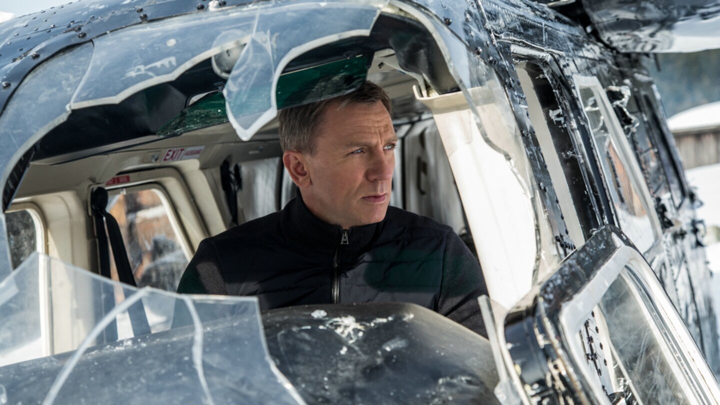 James Bond 007: SpectreDinge, die James Bond im Laufe eines Films unter anderem kaputt macht: Hubschrauber, Autos, Gegner, Frauenherzen.