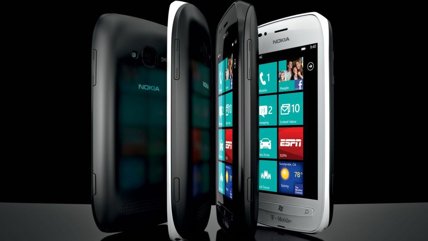 Nokia Lumia 710 in der verschiedenen Ansichten