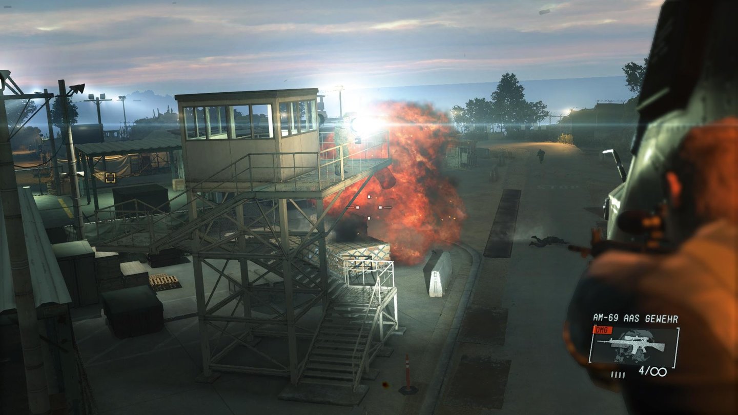 Metal Gear Solid 5: Ground ZeroesDie Mission, in der wir einem Verbündeten aus einem Helikopter Feuerschutz geben sollen, ist besonders actionreich.