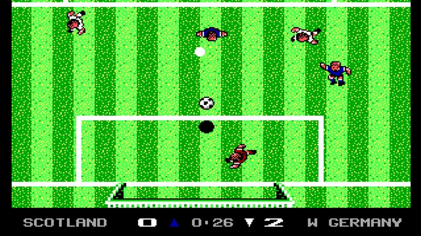 MicroProse SoccerRegeltechnisch betrachtet zeigt sich MicroProse Soccer, unter anderem durch das Fehlen von Fouls, nicht gerade von seiner Schokoladen-Seite. Dass der Titel 1988 trotzdem nicht in der Versenkung verschwindet und sich stattdessen prächtig verkauft, liegt am wunderbar temporeichen und einfach zu kontrollierenden Spielablauf. Erstmalig ist es möglich, Bananenflanken mit Hilfe des Joysticks selbst ins Tor zu drehen.