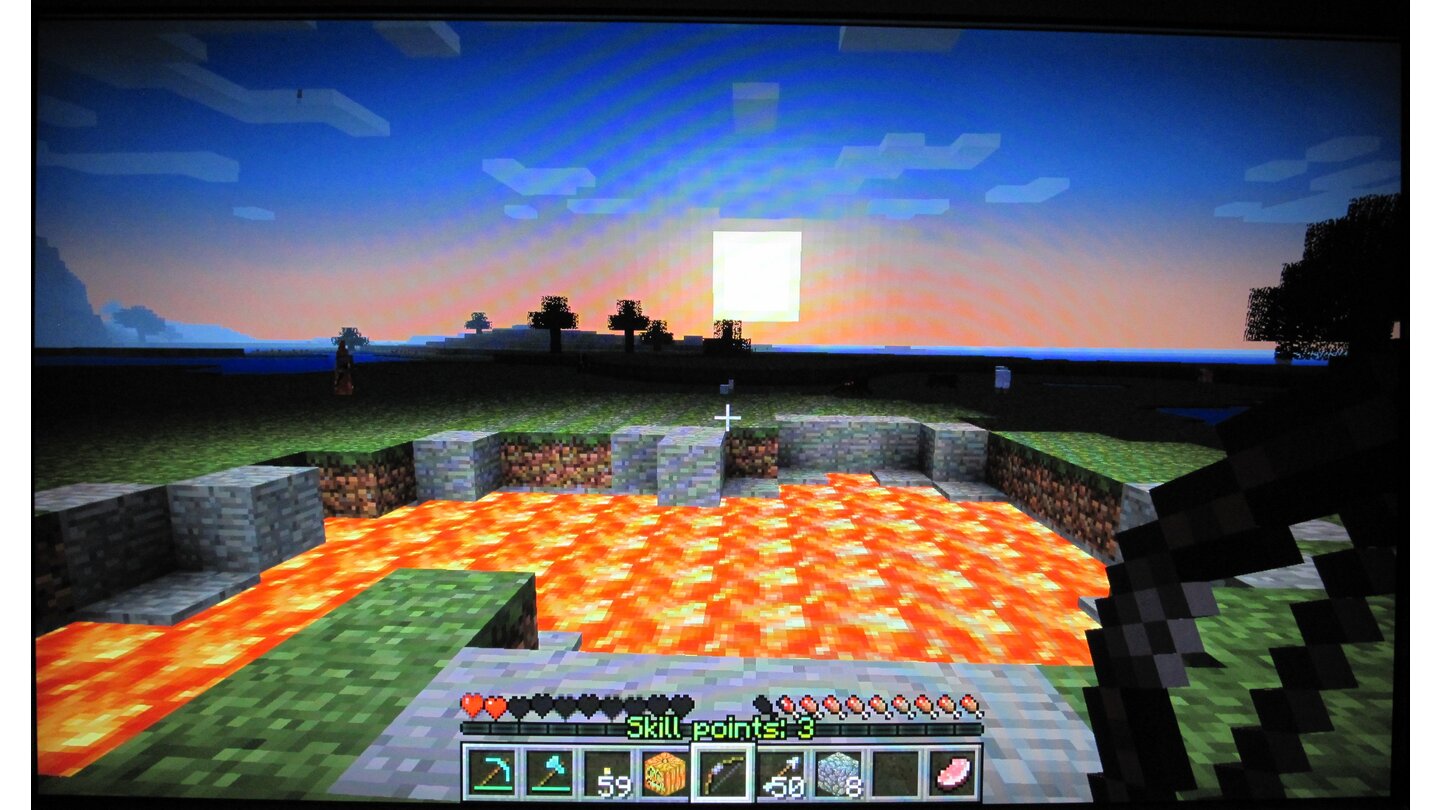 MinecraftMit gezücktem Bogen betrachten wir am Lava-Tümpel den Aufgang der Blocksonne.