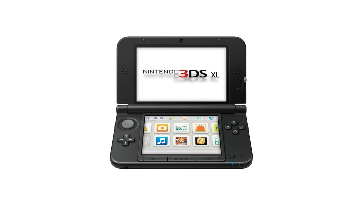 Nintendo 3DS (2011)
Hier ist der Name Programm: tragbares Hosentaschen-Gaming auf PS2-Niveau in 3D. Was will man mehr? Ein starkes Line-Up zum Beispiel! Schon das Start-Line-Up für GameCube und Wii war eher mau; was Nintendo sich aber beim Launch des 3DS gedacht hat, bleibt schleierhaft. Erst nach einer drastischen Preissenkung und der Verfügbarkeit von Super Mario 3D Land, Resident Evil: Revelations, Ocarina of Time 3D und Mario Kart 7 zogen die Verkaufszahlen des 3DS richtig an. Sein stereoskopisches 3D-Display ermöglich die räumliche Darstellung der Spiele ohne eine spezielle 3D-Brille. An sich ein cooles Feature, vor allem dann, wenn es wie in Super Mario 3D Land auch als Designelement genutzt wird. Zu häufig ist es leider nur schmückendes Beiwerk. Nachdem die E3 2012 in vielerlei Hinsicht ereignisarm zu Ende gegangen ist, kündigte Nintendo überraschend im Nachgang der Leitmesse eine XL-Version des 3DS an. Mit 90% größeren Screens und leistungsfähigerem Akku klingt das Angebot verlockend. Wenn, ja wenn Nintendo auf die Community gehört hätte: denn der 3DS XL hat kein zweites Slidepad und die Auflösung ist nicht mit dem Display mitgewachsen.