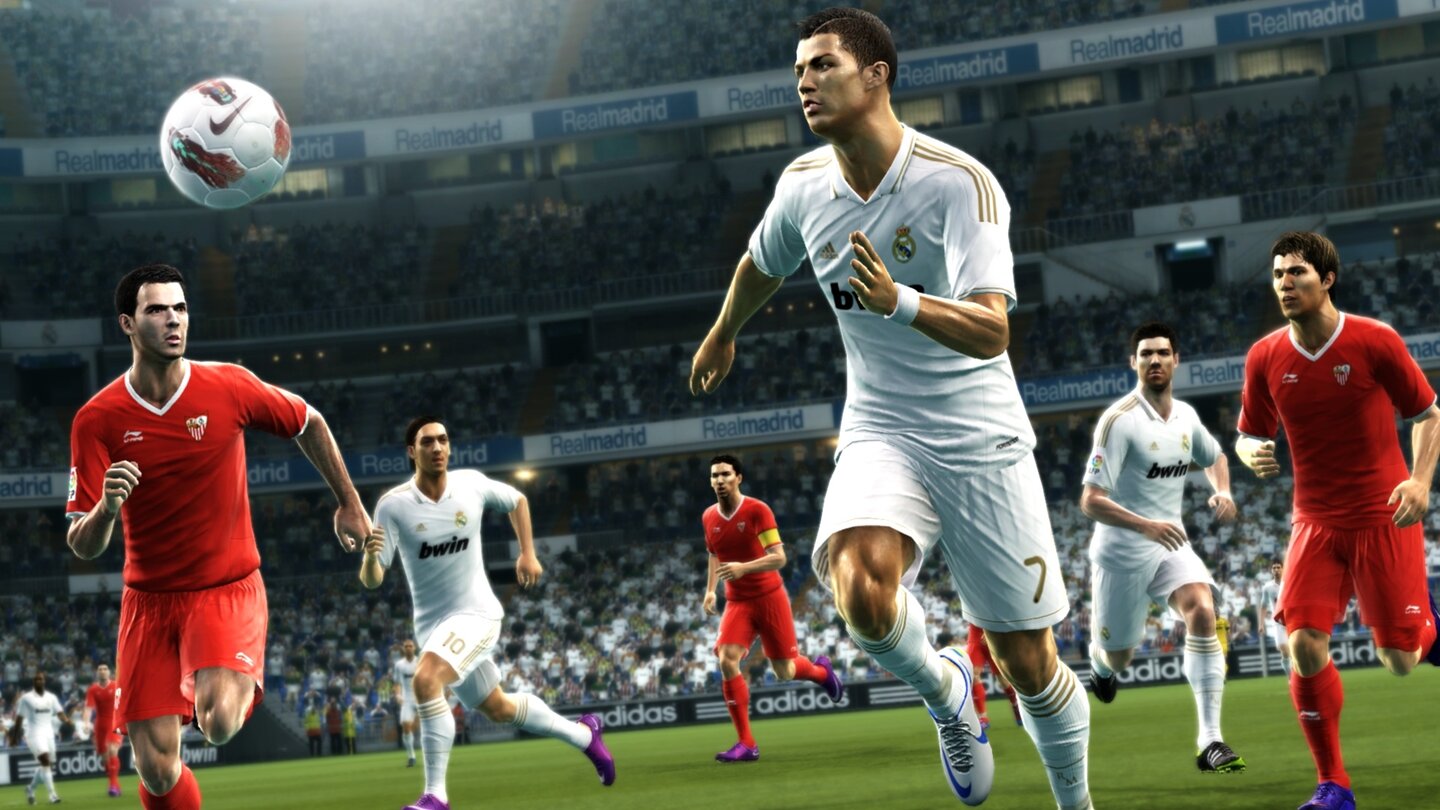 Pro Evolution Soccer 2013Superstars wie Cristiano Ronaldo haben auch im Spiel herausragende Spielerwerte.