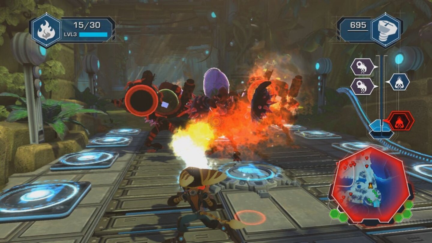 Ratchet & Clank: QForceMit dem Flammenwerfer heizen wir den Angreifern ordentlich ein.