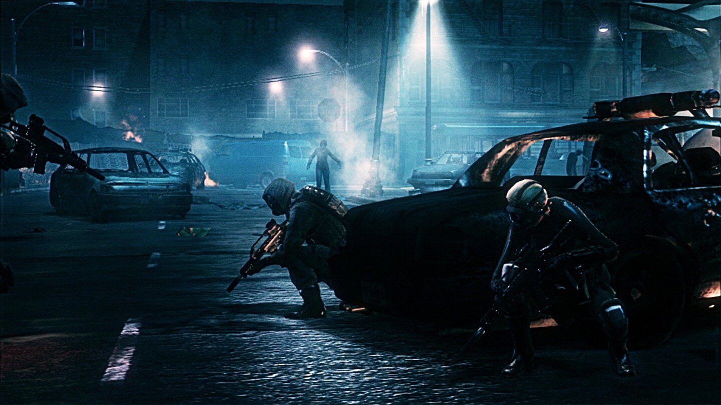 Resident Evil: Operation Raccoon CitySOCOM lässt grüßen: Das Umbrella Team sucht hinter Autos Schutz vor Feindbeschuss.