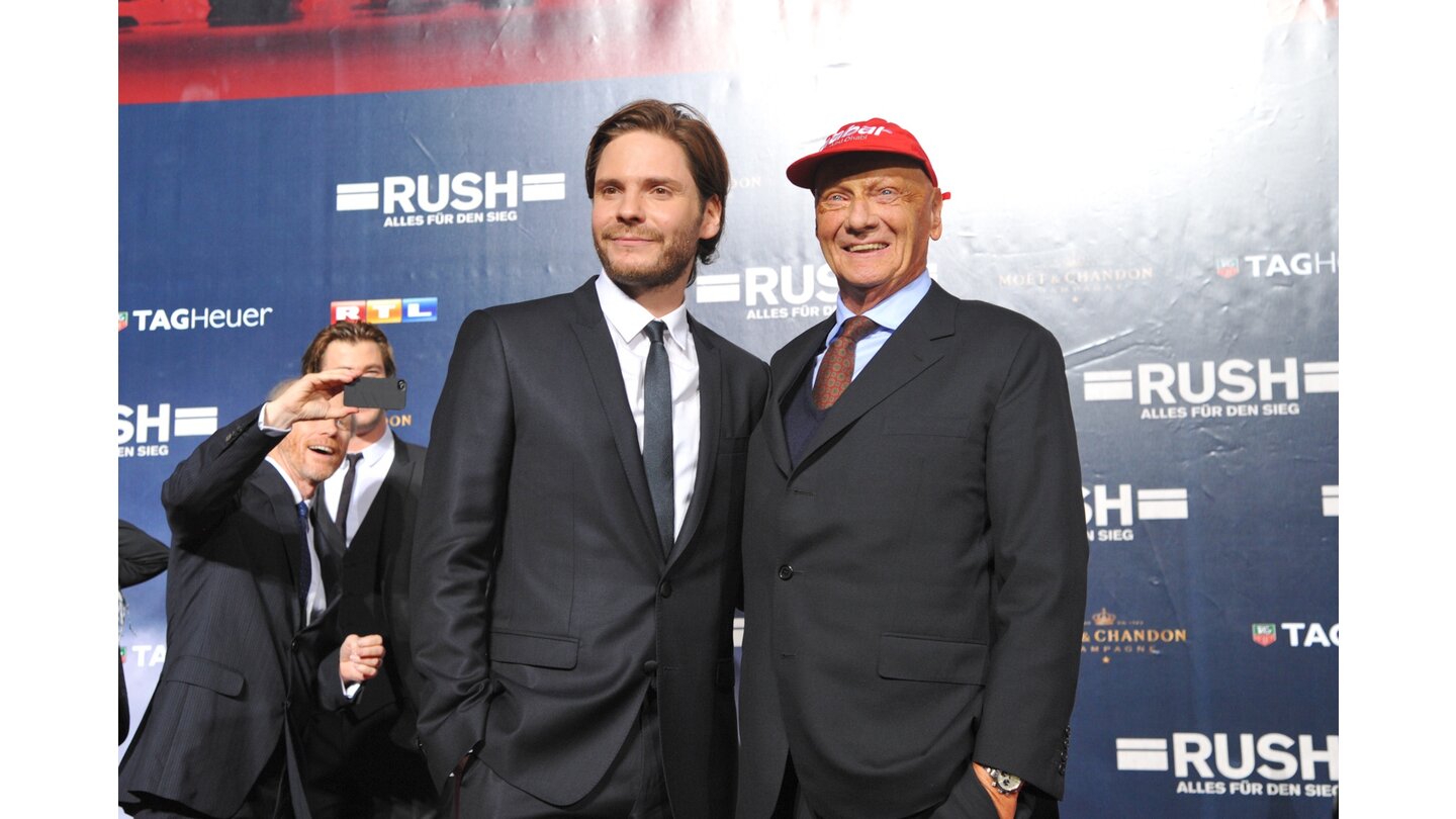 RushNiki Lauda war begeistert und berührt von Daniel Brühls Leistung. Bei der Deutschlandpremiere in Köln strahlten die beiden um die Wette.