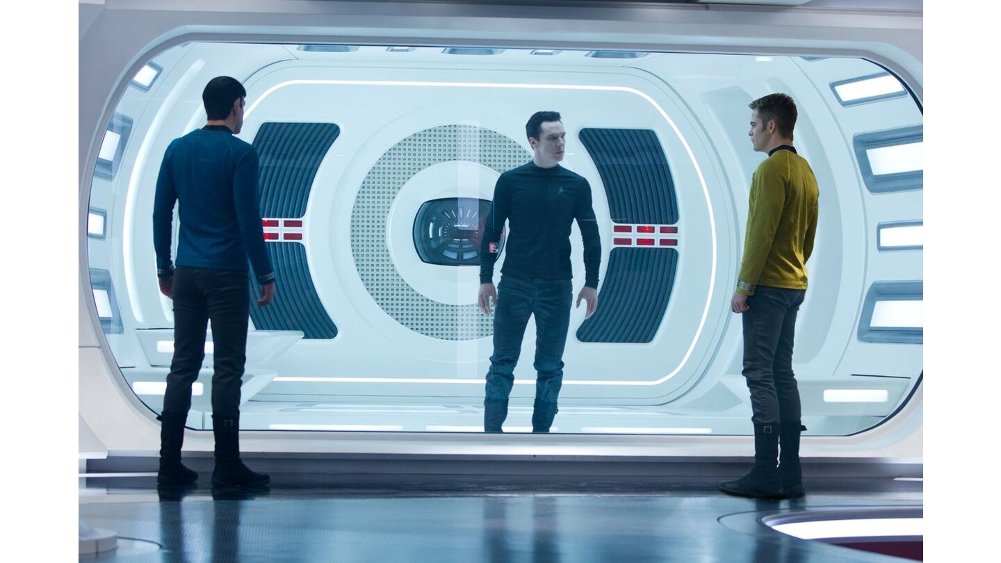 Star Trek Into DarknessJames T. Kirk (Chris Pine) verhandelt mit dem Terroristen John Harrison (Benedict Cumberbatch). Kann das gut gehen?