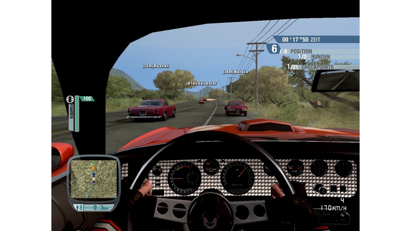 Test Drive Unlimited (2006)
Test Drive Unlimited erscheint 2006 für die Playstation 2, PSP, Xbox 360, und den PC. Auf der mittels GPS-Daten nachgebauten karibischen Insel O’ahu fahren wir Rennen gegen andere menschliche Spieler, denen wir überall in der Spielwelt begegnen können. Alternativ erkunden wir frei das Straßennetz der Insel.
