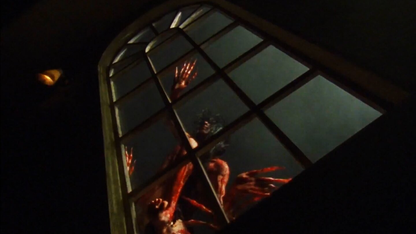 The Evil Within - Szenen aus dem Live-Action-TrailerDas vierarmige Blutbiest bewegt sich wie ein Insekt auch an Wänden und Decken entlang.