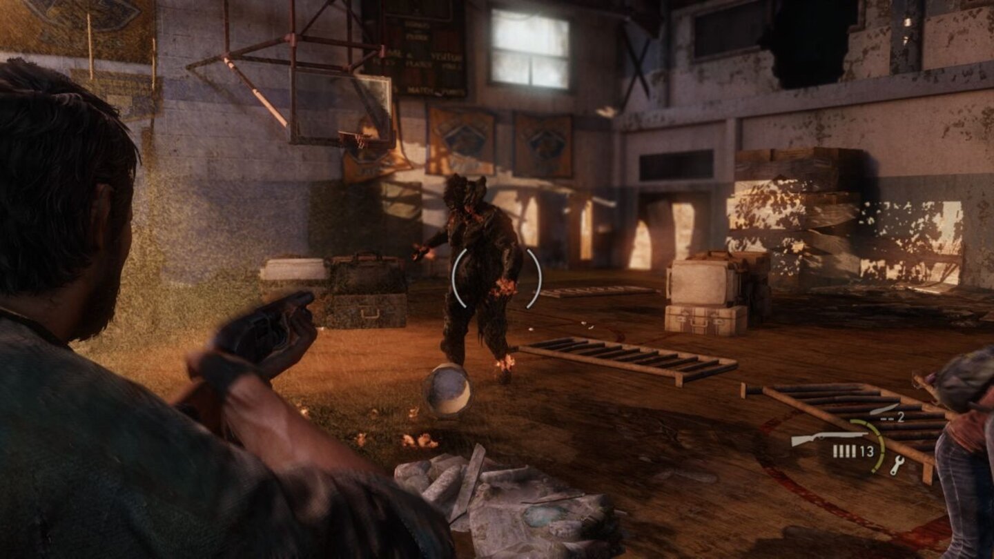 The Last of Us RemasteredDie Bloater sind eine erweiterte Form der Clicker und werfen mit Sporenbomben. Schnell ausschalten ist die Devise!