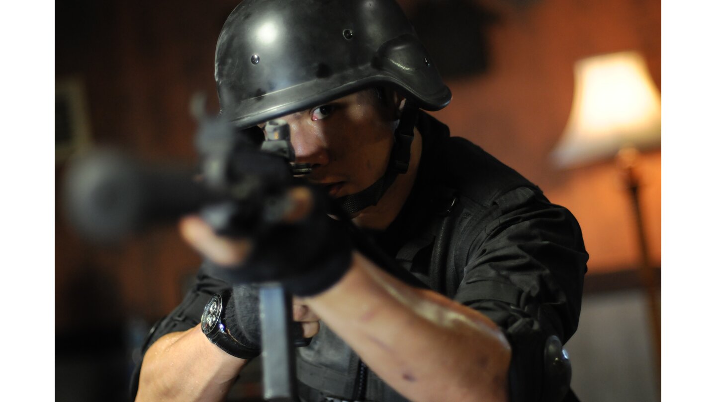 The RaidSchusswaffen sind längst nicht das Tödlichste, was dem SWAT Team im Hochhaus begegnet.