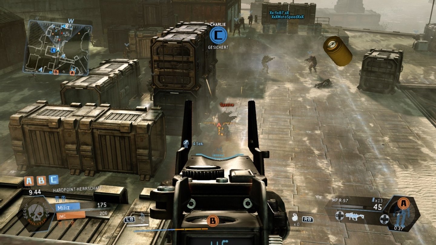 Titanfall (Xbox One)Das sieht aus wie eine hektische Mehrspieler-Szene. In Wirklichkeit sind wir der einzige menschliche Spieler – die restlichen Charaktere sind allesamt KI-Soldaten.