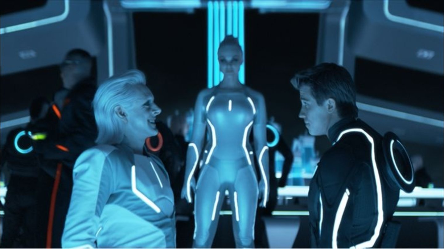 Tron LegacyAllein für die futuristische Kleidung des Films stand ein Budget von mehreren Millionen Dollar bereit. (Bildrechte: Walt Disney Studios Motion Pictures Germany)