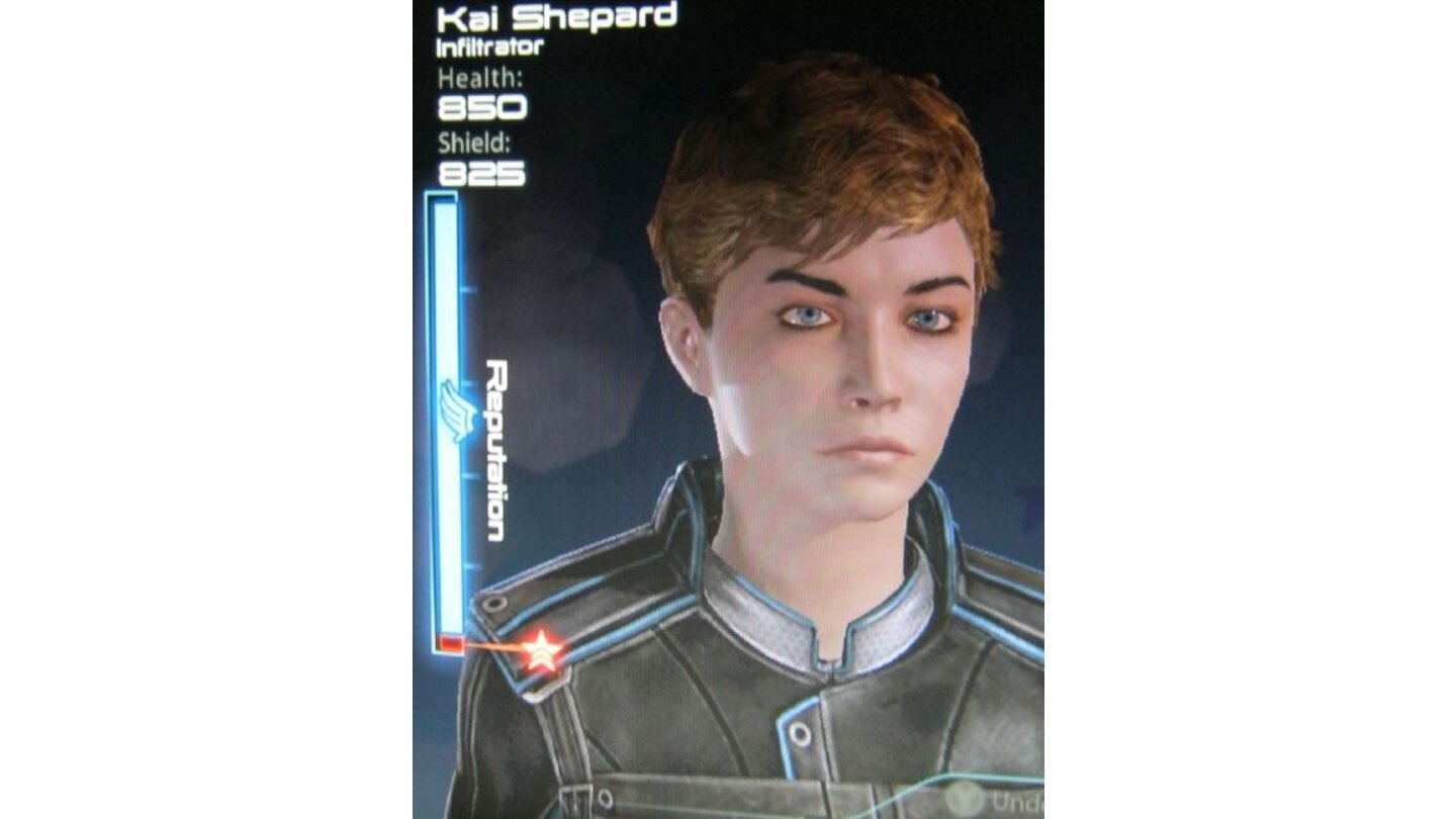 Mass Effect 3 - Shepard-Wettbewerb: Vanessa KairatCharaktername: Kai ShepardDer Schuss ging direkt durch den Kopf, der Kannibale fiel mit einem lauten Knall zu Boden. „Es nimmt kein Ende, meine Munition ist leer.“, brüllte mir Anderson von der Seite zu und kein kurzer Blick auf meine Waffe machte den Albtraum umso schlimmer. Meine Munition, vier Schuss, ging dem Ende zu. Wir waren nicht vorbereitet hierfür, eigentlich würden wir es auch nie sein. Die Reaper machten uns fertig, viel zu schnell, viel zu grausam. Ich leerte meine Rifle, geziehlte Schüsse und doch kein Wunder. „Leer!“, rief ich Anderson zu, damit erklärte ich unser Ende. Dieser Moment erinnerte mich an Horizon, es schien aussichtslos.(...)