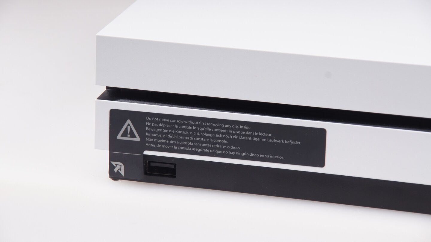 Xbox One S versus Xbox One - USB-Front-Anschluss (Xbox One S)