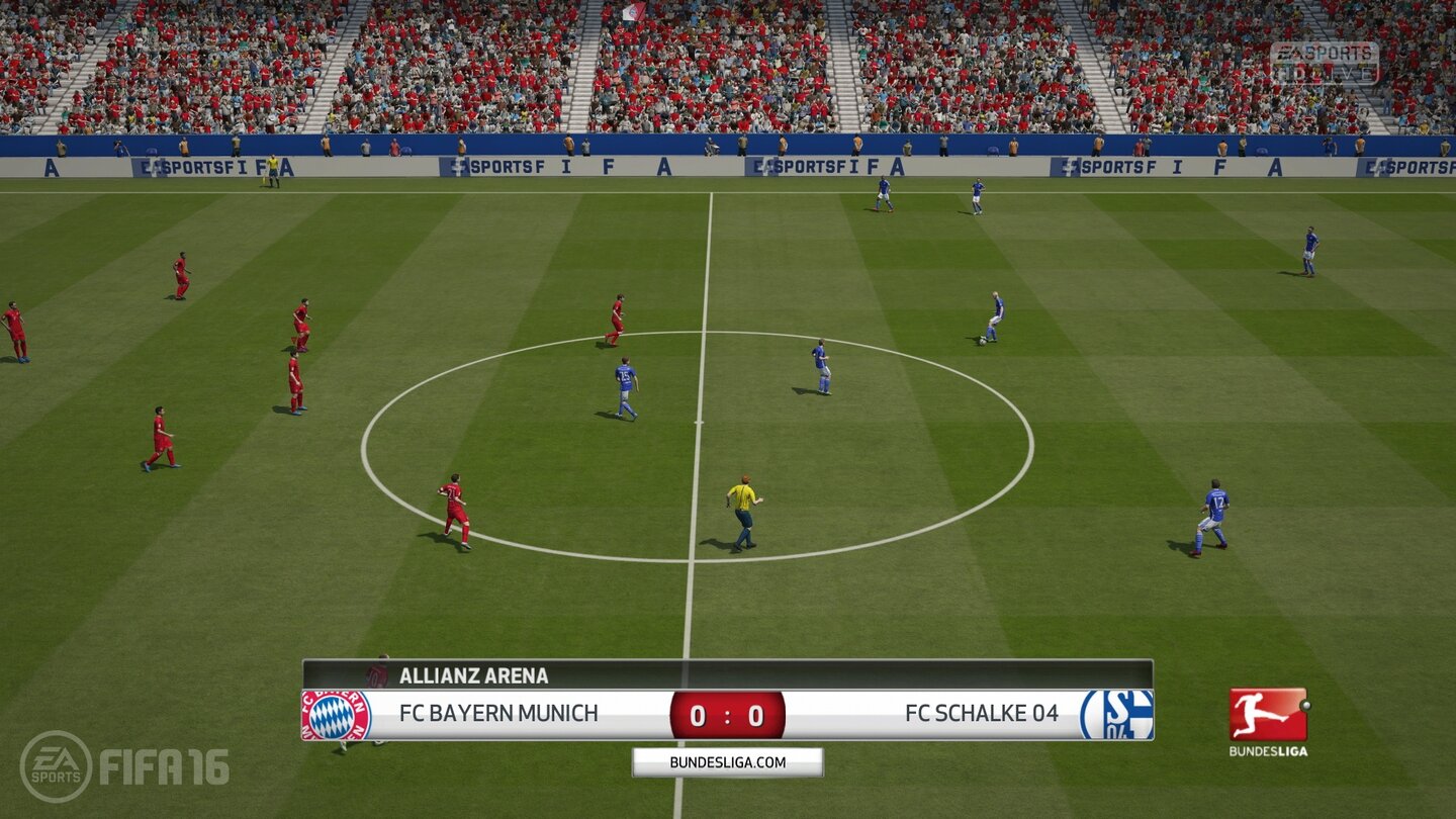 FIFA 16
EA Sports' Fußball-Simulation fährt unter anderem ein dickes Lizenzpaket und den Draft-Modus für das Ultimate Team auf. Dazu gibt es auf Xbox One exklusive Kicker-Legenden wie Baia oder Deco.