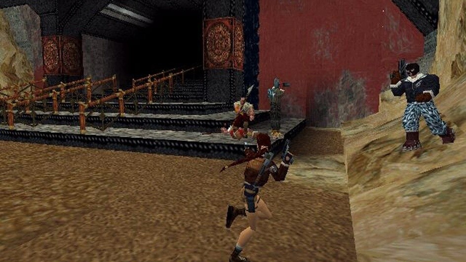 Core Design hört auf die Spieler, denen es im ersten Tomb Raider zu wenig Gegner und Gefechte gibt, und erhöht bei der Fortsetzung den Baller-Anteil erheblich.