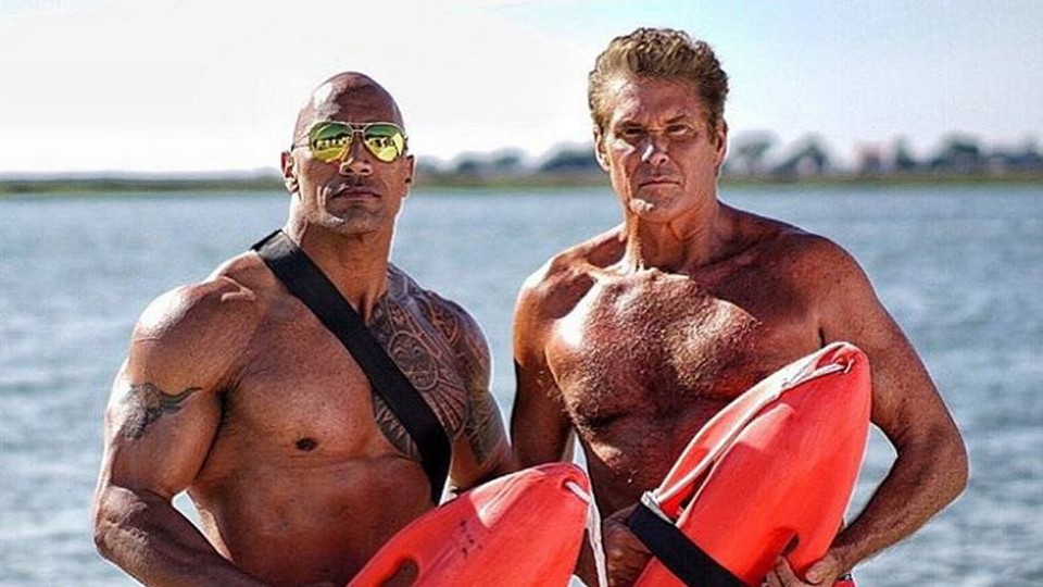 Der Baywatch-Film vereint Dwayne 'The Rock' Johnson und David 'The Hoff' Hasselhoff.