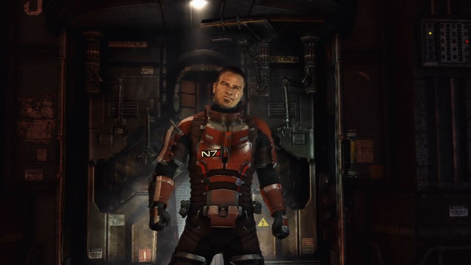 Wer einen Mass Effect 3-Spielstand auf der Festplatte hat, darf sich in die schicke N7-Uniform zwängen.