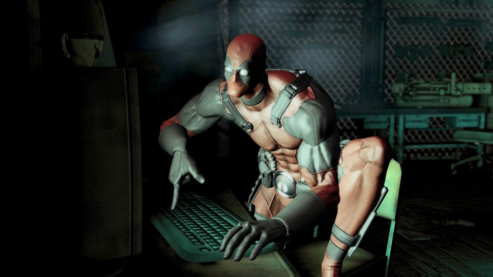 Am Computer stalkt Deadpool Schauspieler Ryan Reynolds auf. Der hatte ihn im Film X-Men Origins: Wolverine gespielt.