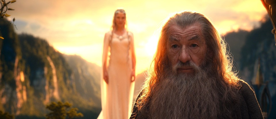 Gandalf (Ian McKellen) verlässt öfters die Zwergen-Hobbit-Abenteuertruppe, um wichtige Geschäfte zu erledigen.