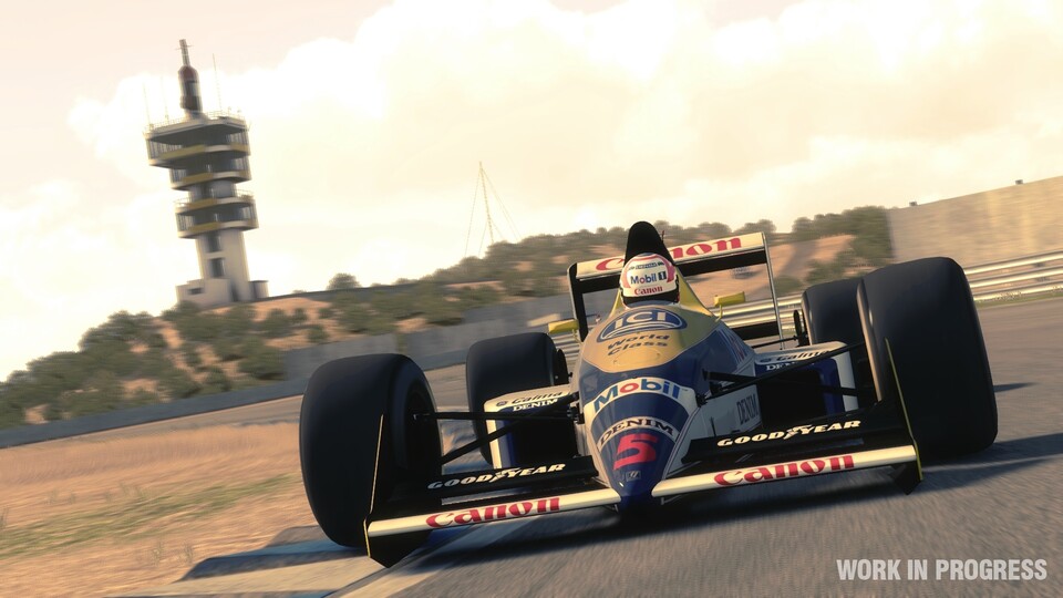 Im Classic-Modus brausen wir mit Nigel Mansell über den Circuito de Jerez in Spanien. 