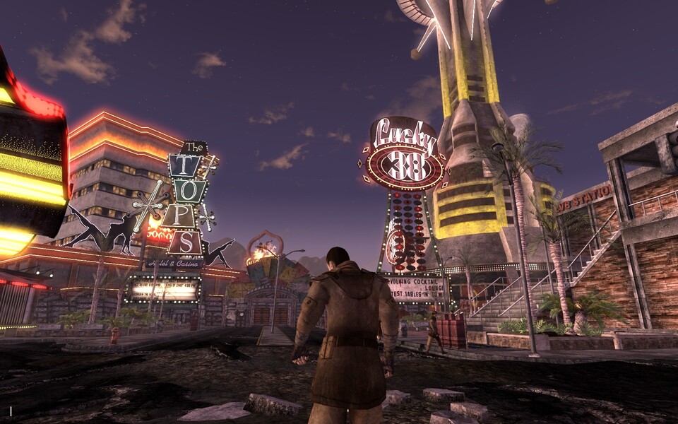 Viva New Vegas: Aus der Glitzermetropole ist eine düstere Ruinenstadt geworden. Doch in den verfallenen Bauten warten Geschichten, Schicksale - und jede Menge Aufträge.