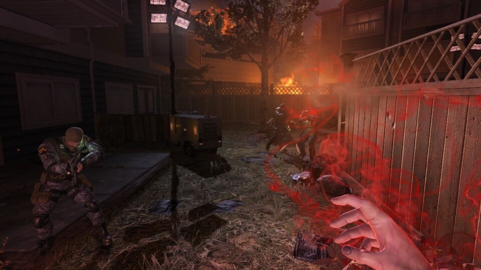 Im Koop-Modus übernimmt Spieler 2 die Rolle des verstorbenen Fettel, der gegnerische Körper übernimmt.