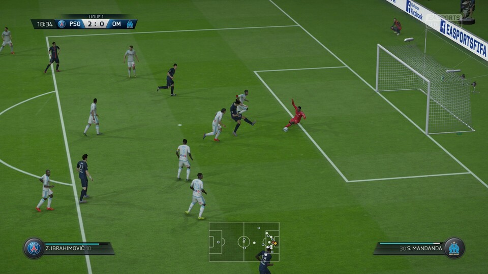 Edeltechniker Zlatan Ibrahimovic hat sich durch Marseilles Abwehr gedribbelt und versenkt zum 3:0 – Starspieler wie der Schwede können bei FIFA 16 den Unterschied ausmachen.