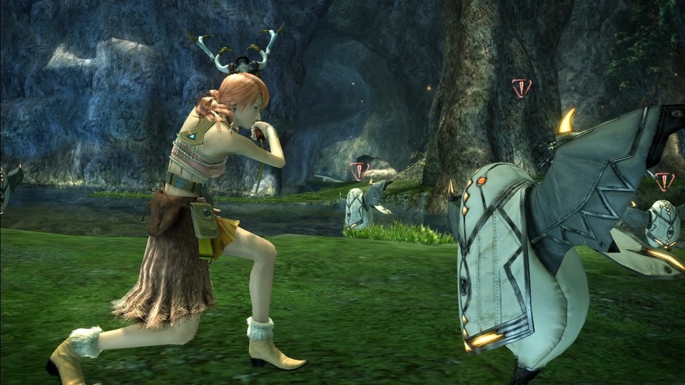 Final Fantasy XIII: Die quirlige Vanille lässt sich von einer Motte nicht einschüchtern. [PS3]