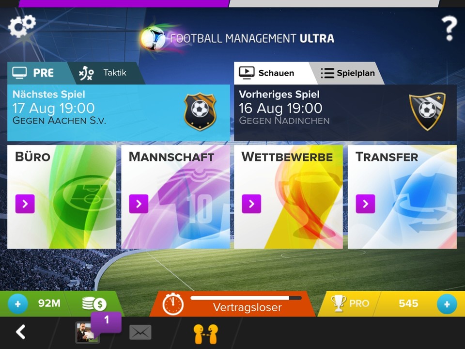 Große Flächen, bunte Farben: Football Management Ultra spielt sich auf dem Smartphone ganz ausgezeichnet - wäre da nicht der verdammte Pay2Win-Charakter des Transfersystems.