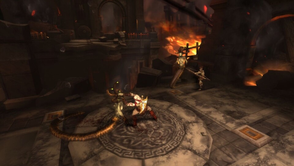 Diese Medusa-Biester lassen Kratos erstarren, wenn er nicht aufpasst. [PSP]