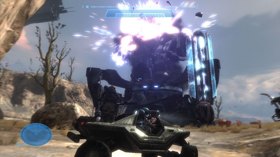 Halo: Reach: Oft müsst ihr bestimmte Ziele wie diese riesigen Kanonen zerstören.