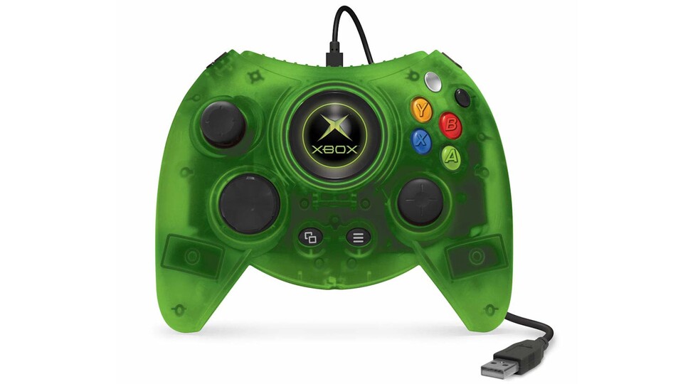 Der stark vom ursprünglichen Xbox-Controller inspirierte Hyperkin Duke Controller ist geradezu riesig im Vergleich zu anderen Gamepads.