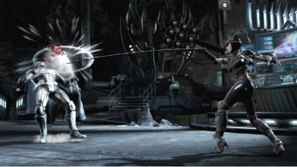 Catwoman greift auf Gadgets wie ihre Peitsche zurück, um ihre Feinde nachhaltig zu schädigen.