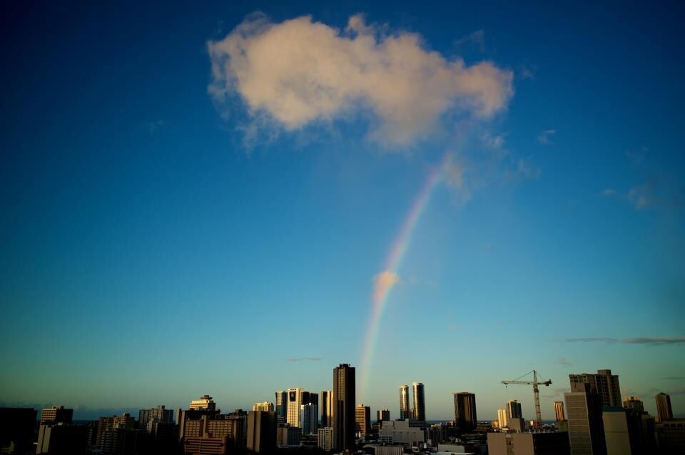 Ein typischer Sakaguchi: Dieses Foto trägt den Namen Connecting Cloud and City (verbindet Wolke und Stadt). Zu sehen ist die Skyline von Honululu.