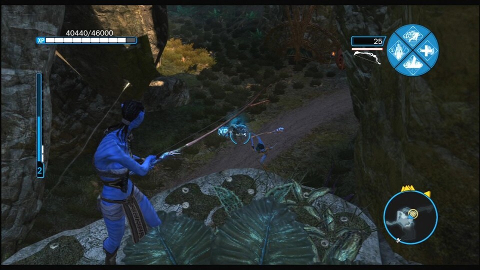 Avatar: Auch mit ihren steinzeitlichen Waffen sind die blauhäutigen Ureinwohner von Pandora eine Gefahr für menschliche Truppen. [PS3]