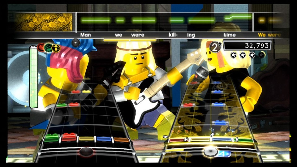 Lego Rock Band: Zwar könnt ihr auch allein zu den Instrumenten greifen, doch gemeinsam mit Freunden macht es immer noch am meisten Spaß.