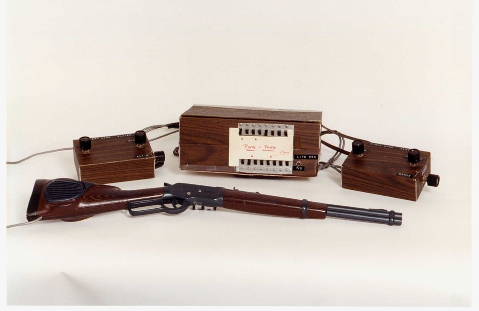 Die Brown Box ist der Prototyp der Magnavox Odyssey – der ersten Heimkonsole in der Games-Geschichte. Bereits das 1968 konstruierte Gerät bietet eine Lichtwaffe. 