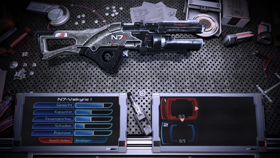 N7 Valkyrie : Ist allein für Besitzer der N7 Collector's Edition verfügbar und wartet am Waffenspind auf ihren Einsatz. Diese modifizierte Version des Avenger ist das einzige Sturmgewehr mit 2-Schuss-Burstmodus und richtet soliden Schaden bei guter Zielgenauigkeit an. Mager fällt dafür die Standard-Magazingröße für 16 Kugeln aus,