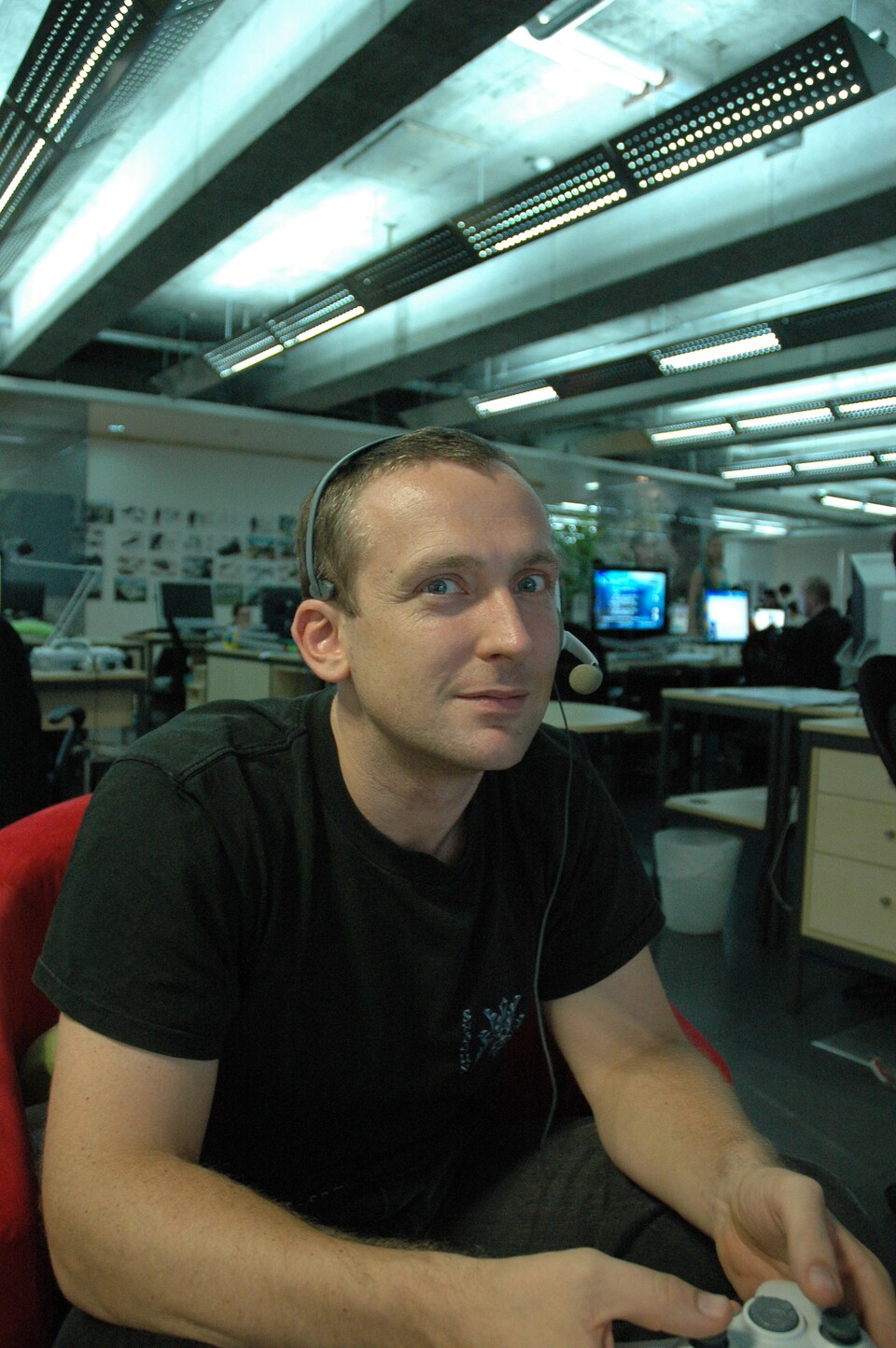 Michael de Plater : Der Design Director Mike de Plater arbeitete früher bei Creative Assembly an den PC-Strategiespielen der Total-War-Serie und bei Ubisoft an Tom Clancy's EndWar und Ghost Recon: Future Soldier.