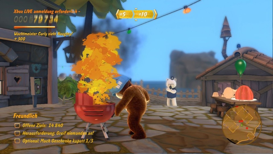 Während Naughty Bear den Grill manipuliert, schleicht sich von hinten ein Polizei-Bär heran. [360]