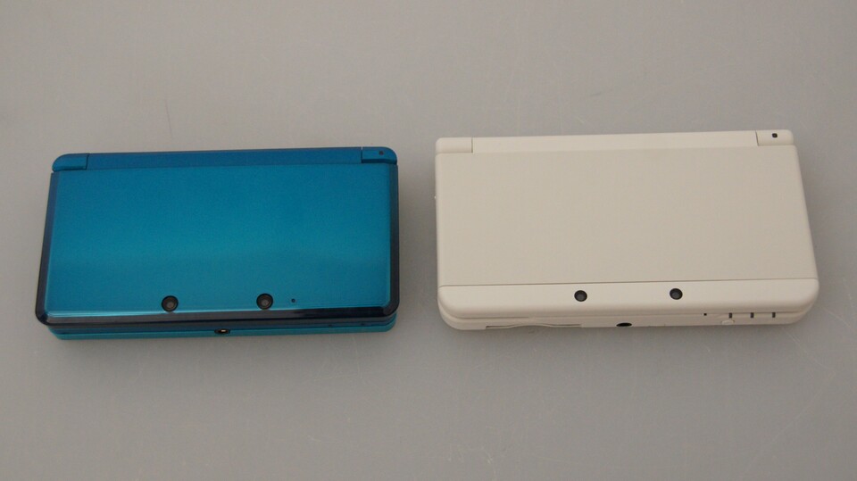 Der direkte Vergleich zeigt es deutlich: Der New 3DS ist etwas breiter und länger als das Vorgängermodell.