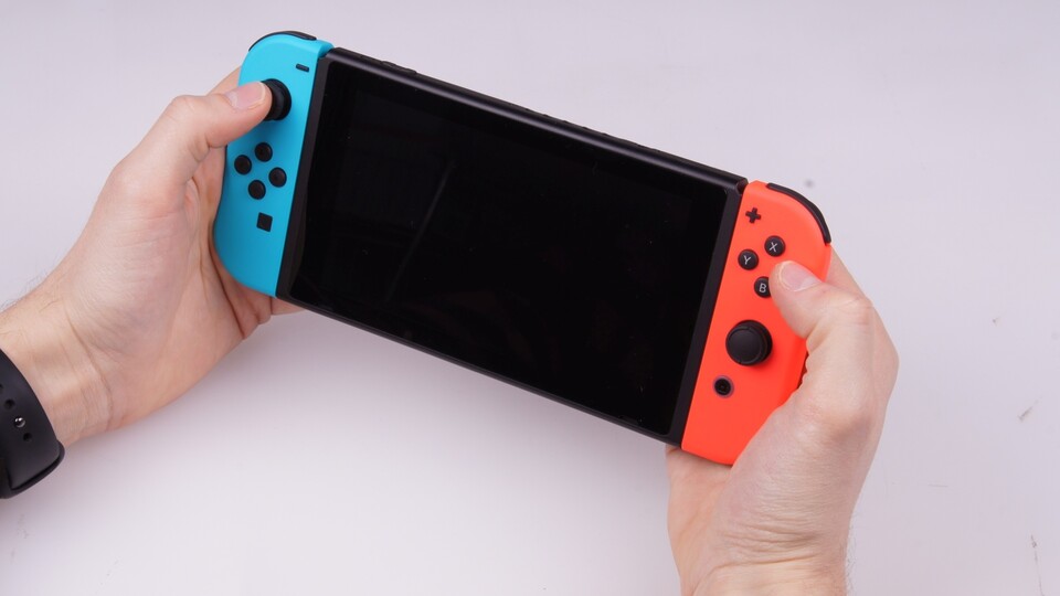 Wenn sich die Nintendo Switch aufhängt, hilft ein Hard-Reset.